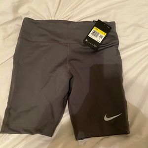 Nike Women’s Fast Running Shorts -S Iron Grey
